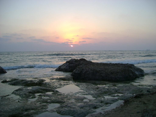 Cypr,Pafos-zachod slonca #Cypr #morze #skały #ZachódSłońca