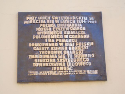 Tablica ku czci Józefa Czyżewskiego przy ul. Świętojańskiej 26.
