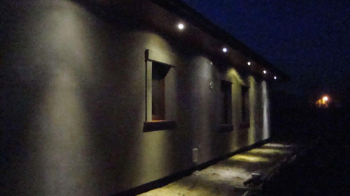 Listopad 2009 - efekty podświetlenia domu - fotki mało wyraźne - ale oddają klimat :) #Kornelia #budowa #oświetlenie