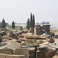 Hierapolis, Nekropola północna - chorzy tak licznie przybywający do leczniczych źródeł Pamukkale nie zawsze wracali do domów po odbytej kuracji... Jeden z największych cmentarzy Anatolii