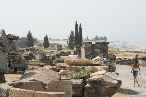 Hierapolis, Nekropola północna - chorzy tak licznie przybywający do leczniczych źródeł Pamukkale nie zawsze wracali do domów po odbytej kuracji... Jeden z największych cmentarzy Anatolii