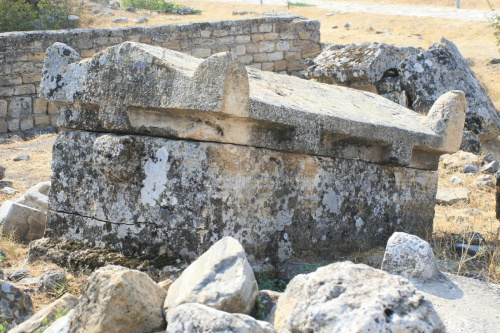 Hierapolis, Nekropola północna - chorzy tak licznie przybywający do leczniczych źródeł Pamukkale nie zawsze wracali do domów po odbytej kuracji... Jeden z największych cmentarzy Anatolii