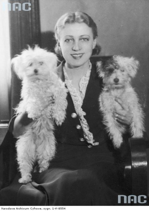 Maria Malicka, aktorka, ( ze swoimi psami )_1925-1939 r.