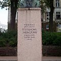 Pomnik z popiersiem Stefana Jaracza w Olsztynie