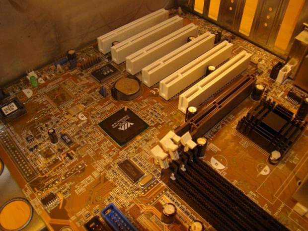 ASUS A7V8X-X Athlon 2000 XP