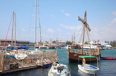 Cypr,port w Pafos #port #kutry #żaglowiec #morze #łodzie
