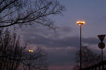 A tak sobie uwiła wianki #Warszawa #MostŁazienkowski #latarnie #wieczór