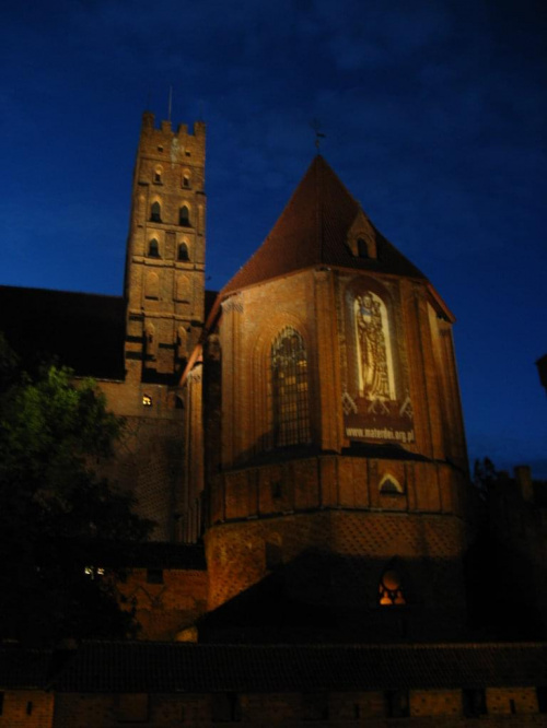 Zamek w nocy