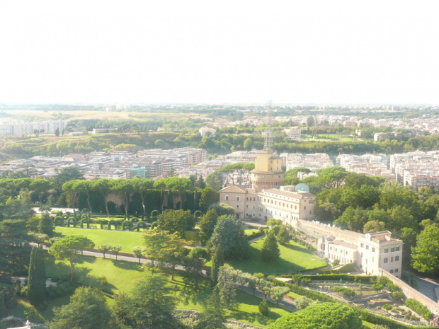 Widok z Kopuły Bazyliki na ogrody watykańskie #Rzym