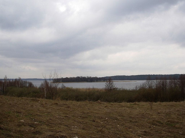 jezioro Dąbrowa Wielka-przepięknie położone na mazurach-długie 10 km z wysepką , gdzie żyją kormorany #mazury