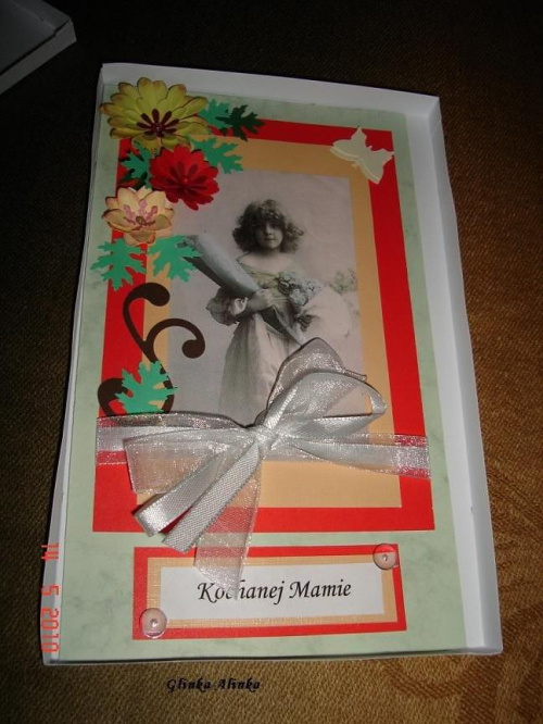 Kartka "Kochanej Mamie" w pudełeczku ....