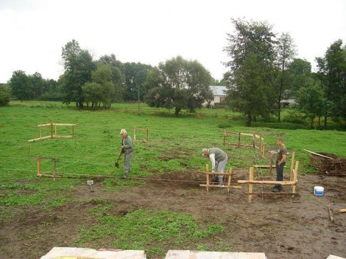 WYTYCZANIE DOMU I WYKOPKI NA FUNDAMENTY