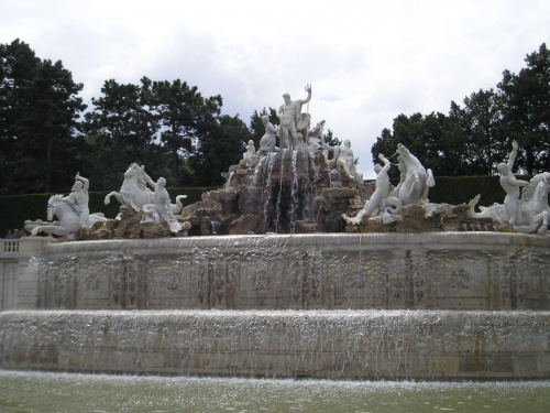 fontanna Neptuna w parku Pałacu Schenbrum