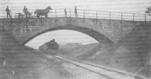 most nad linią kolejową Giżycko- Kruklanki- Węgorzewo w okolicach msc. Pieczonki. Zdjęcie z 1910 toku