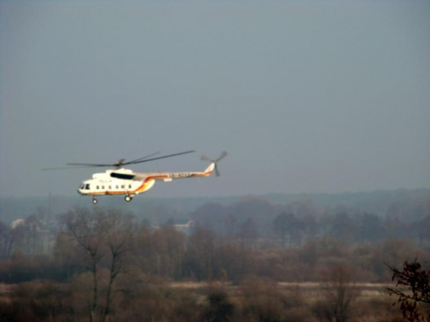Mi-8 przemknął nad łąkami. Miejscowość Warta. #Warta