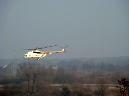 Mi-8 przemknął nad łąkami. Miejscowość Warta. #Warta