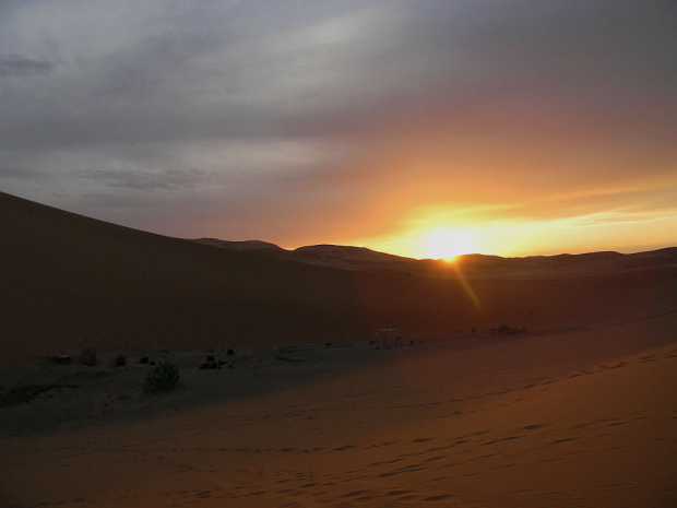 zachód słońca nad Saharą