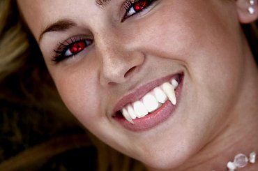 #wampir #kobieta #BiałeZęby #laleczka