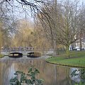 Park nad kanałem.