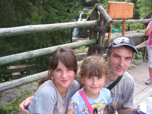 góry 2007
brat, Paulinka i Laura, a w tle wodospad Kamieńczyka #góry