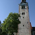 Spełnij swoje marzenie. XV-wieczna dzwonnica z Dzwonem Pagnień na Blejskim Otoku (wyspa na jeziorze w Bledzie). Spacerom po wyspie towarzyszy ciągły dźwięk dzwonu, który spełnia wszystkie życzenia:) #Słowenia #architektura #Bled