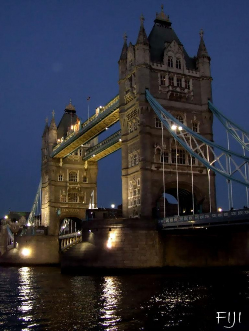 Ciemny Londyn #Noc #Londyn #Budowle