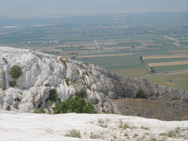 Pamukkale czyli wapienne tarasy i Heirapolis uzdrowisko rzymskie z początku naszej ery. Na mnie więkse wrażenie zrobiły ruiny miasta po których można swobodnie chodzić.