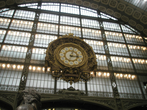 ... muzeum d'Orsay - kiedyś ten zegar wskazywał godziny odjazdów pociągów...