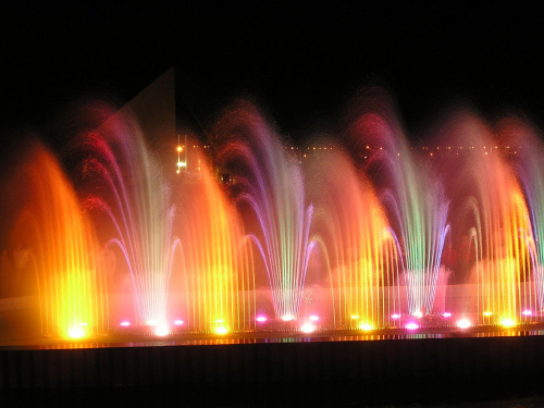 Tańczące fontanny w Egipcie #fontanna #światło