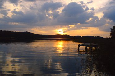 #ZachódSłońca #NadWodą #tapeta #jezioro #woda #chmury #niebo #PiękneWidoki