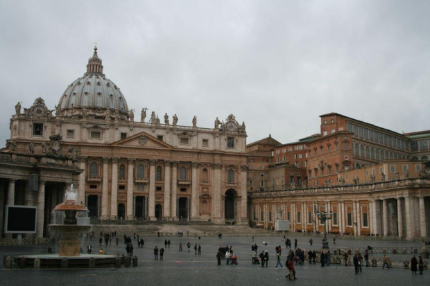 Bazylika św. Piotra budowana w latach 1506-1626 #bazylika #Rzym #Watykan #fontanna