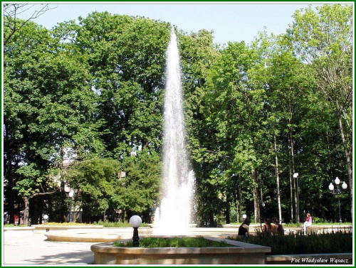 JASŁO - Fontanna w parku miejskim. #Miasto #park #fontanna